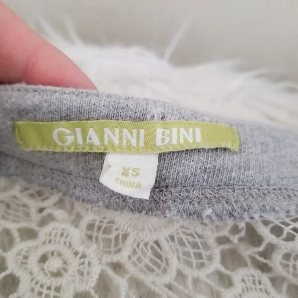 Gianni Bini sweatshirt with lace details